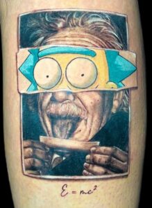 tatuagem de Einsten mesclada com Ricky, personagem de Ricky e Morty