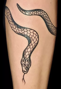 tattoo de cobra pretaa