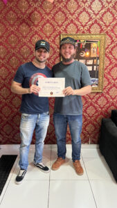aluno curso de tatuagem com certificado