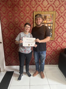 aluna curso de tatuagem com certificado