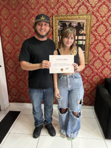 aluna curso de tatuagem com certificado