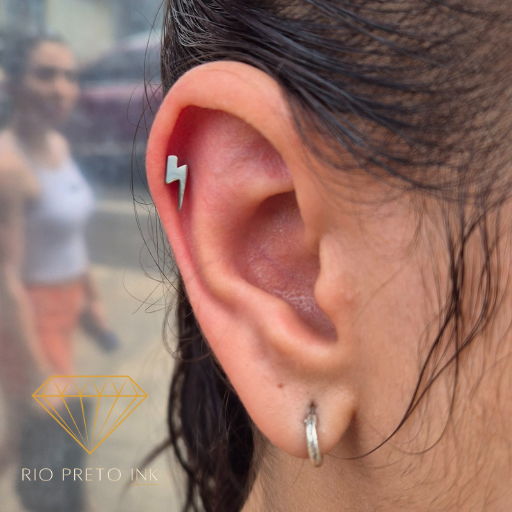 piercing-na-orelha-helix-flat-cartilagem (9)