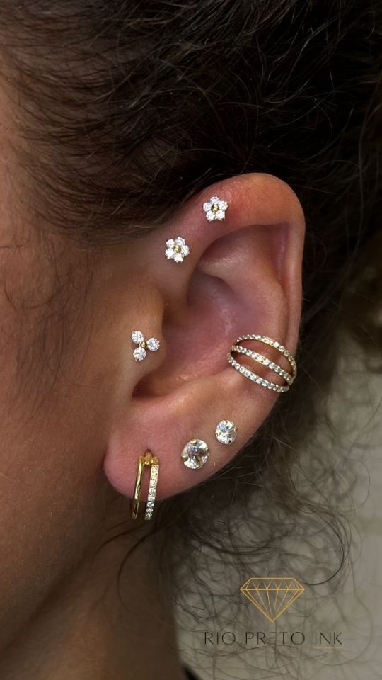 piercings-titanio-flor-dourado